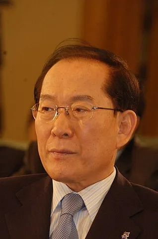 person-lee-hoi-chang.jpg