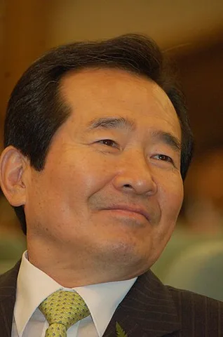 person-jung-sye-kyun.jpg