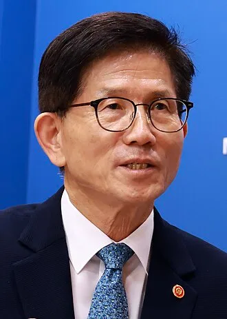 person-kim-moon-soo.jpg