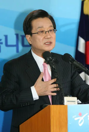 person-kang-jae-sup.jpg